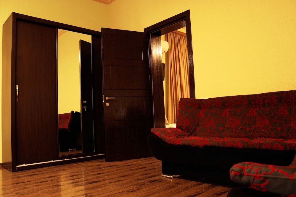 SISNO HOTEL Family Room 4