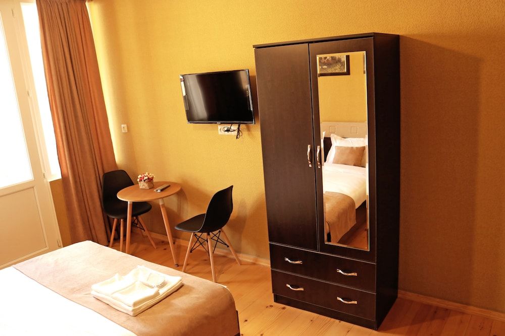 Sisno Hotel Deluxe Double Room 9