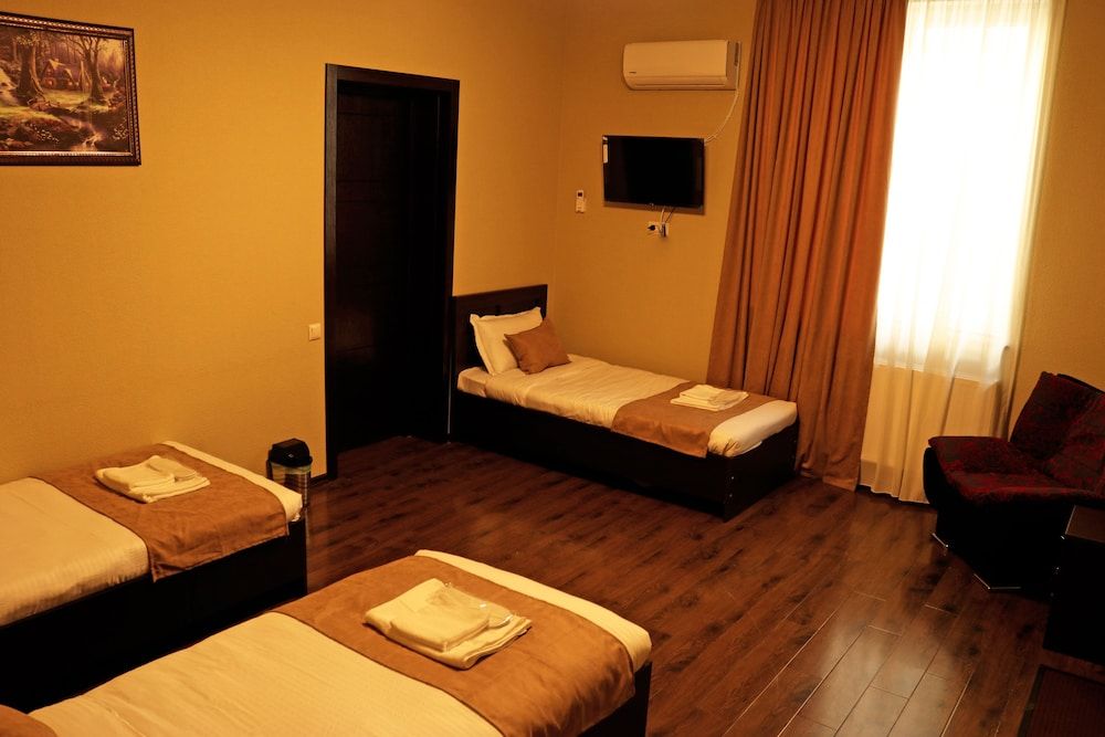 Sisno Hotel Family Room 3