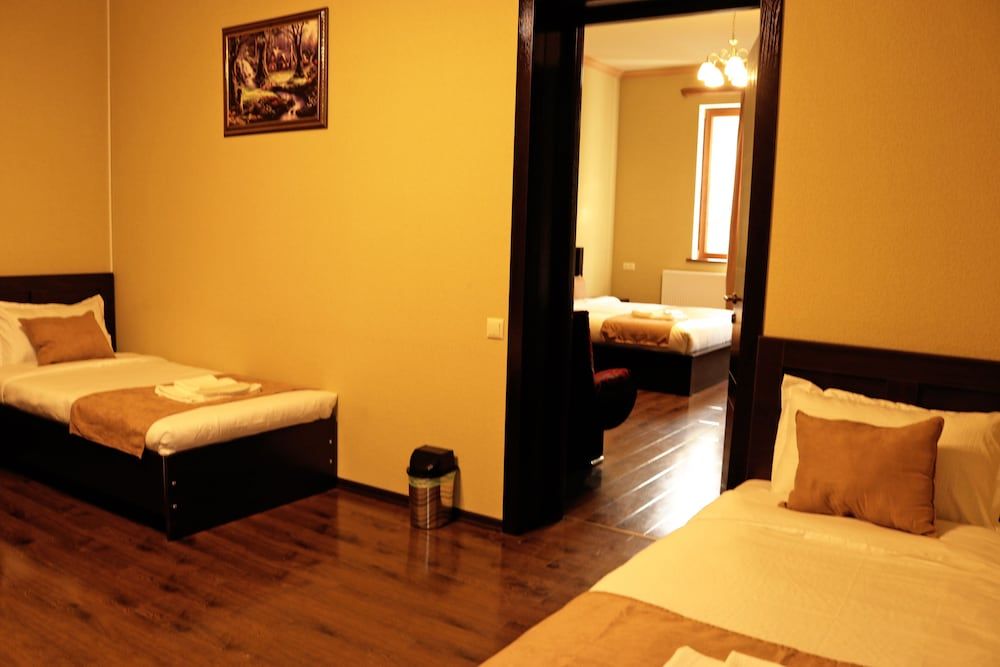 Sisno Hotel Family Room 2