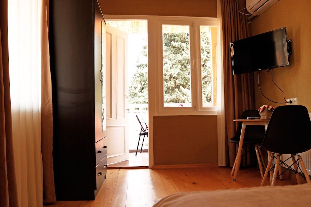 Sisno Hotel Deluxe Double Room 8