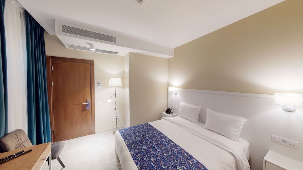 Epigraph town hotel Comfort Triple Room 2