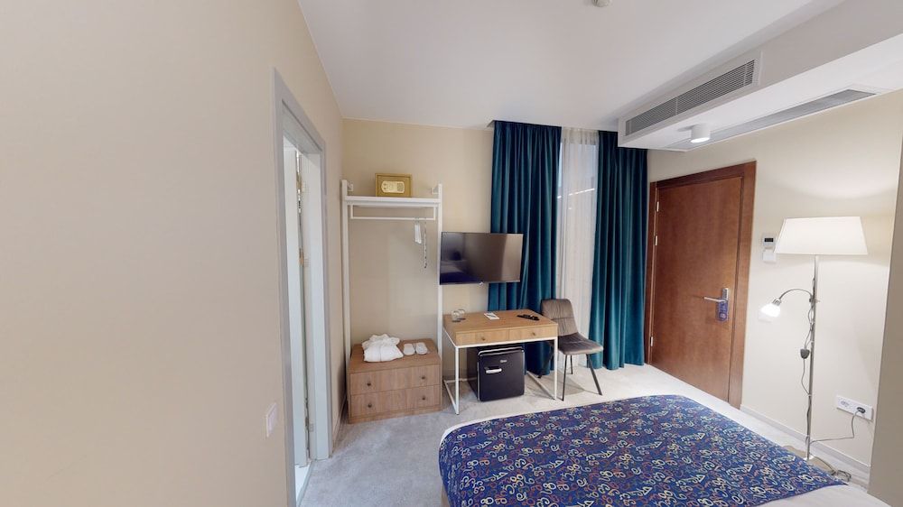 Epigraph town hotel Comfort Triple Room 13