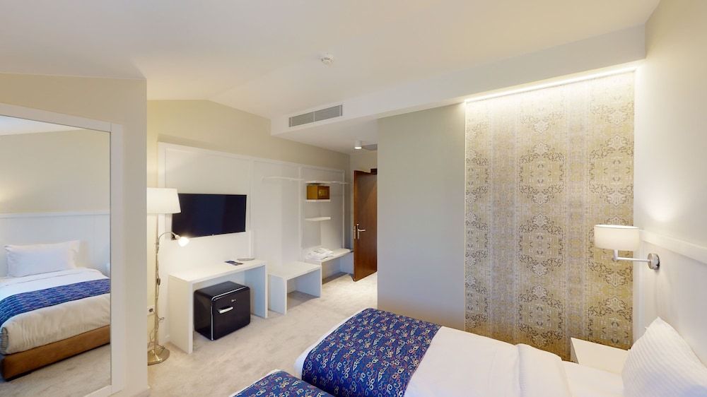 Epigraph town hotel Deluxe Double or Twin Room 5