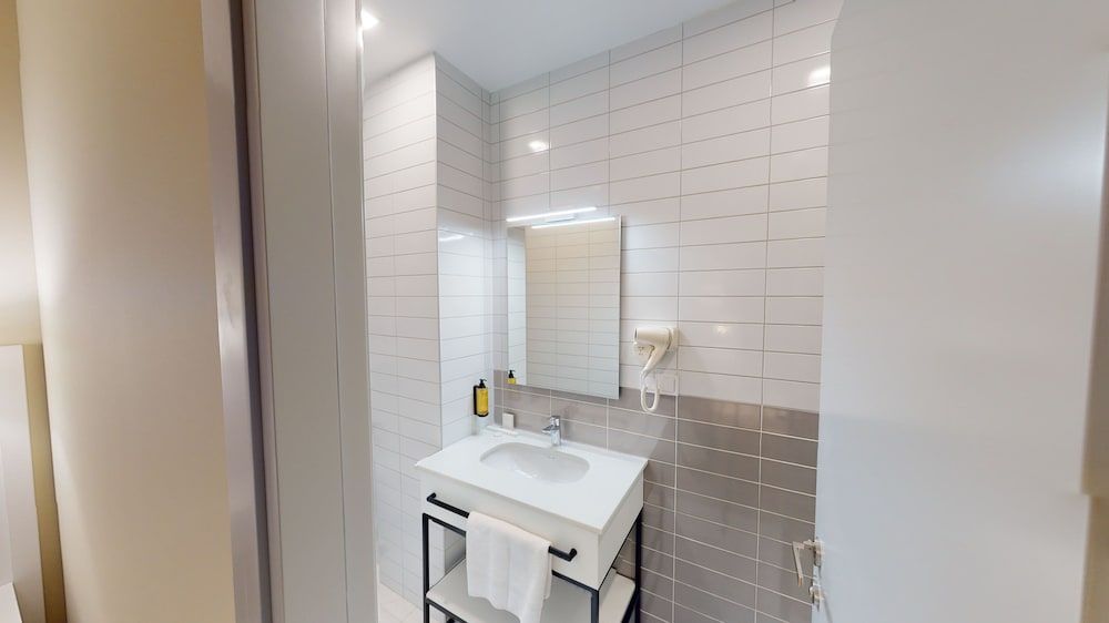 Epigraph town hotel Comfort Triple Room 9