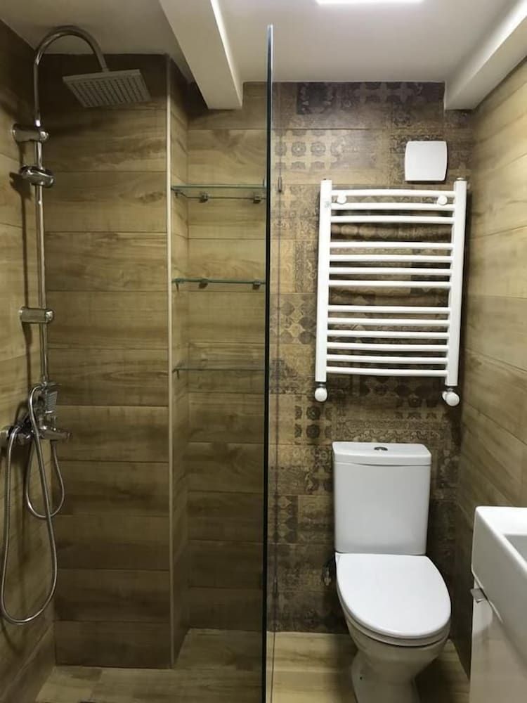 Charming Apartment in Old Tbilisi Design Apartment, 3 Bedrooms, Mezzanine 5