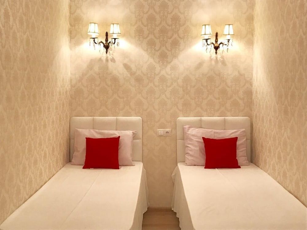 Charming Apartment in Old Tbilisi Design Apartment, 3 Bedrooms, Mezzanine 4