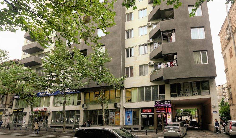 undefined One Bedroom apartment for shopaholics 4