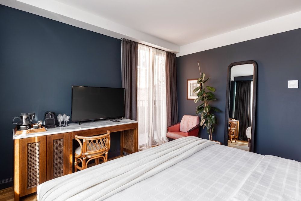 Signature Suite