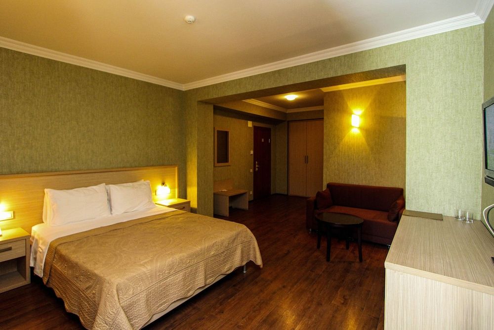 undefined Batesta Hotel