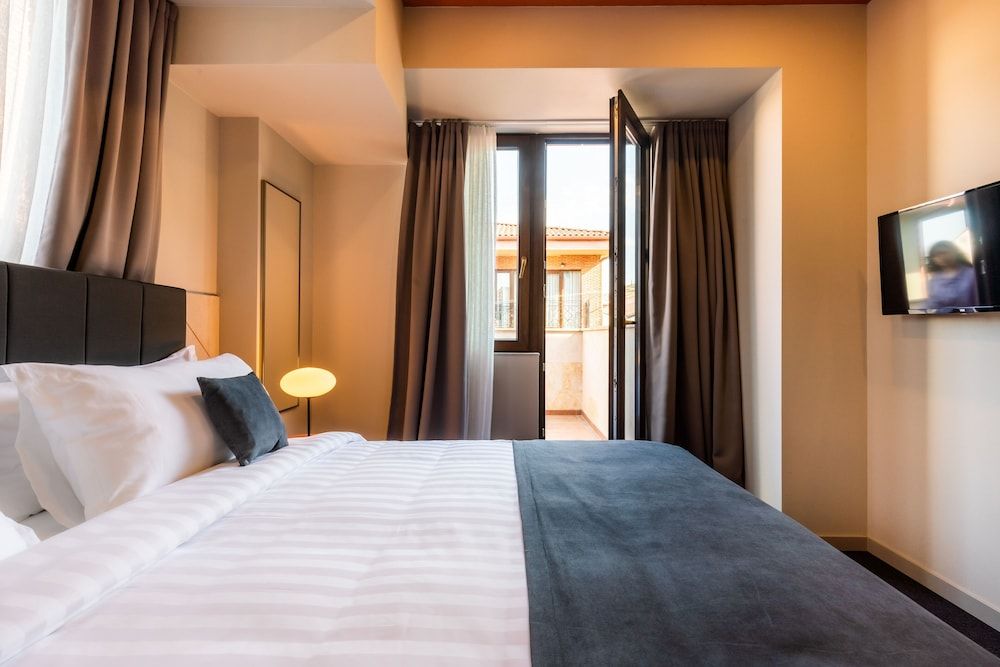 Reikartz King Tamar Tbilisi Standard Double Room with Terrace 2