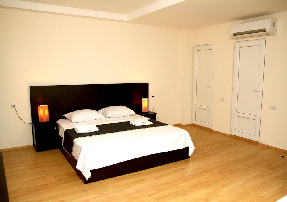 Family Room, Balcony