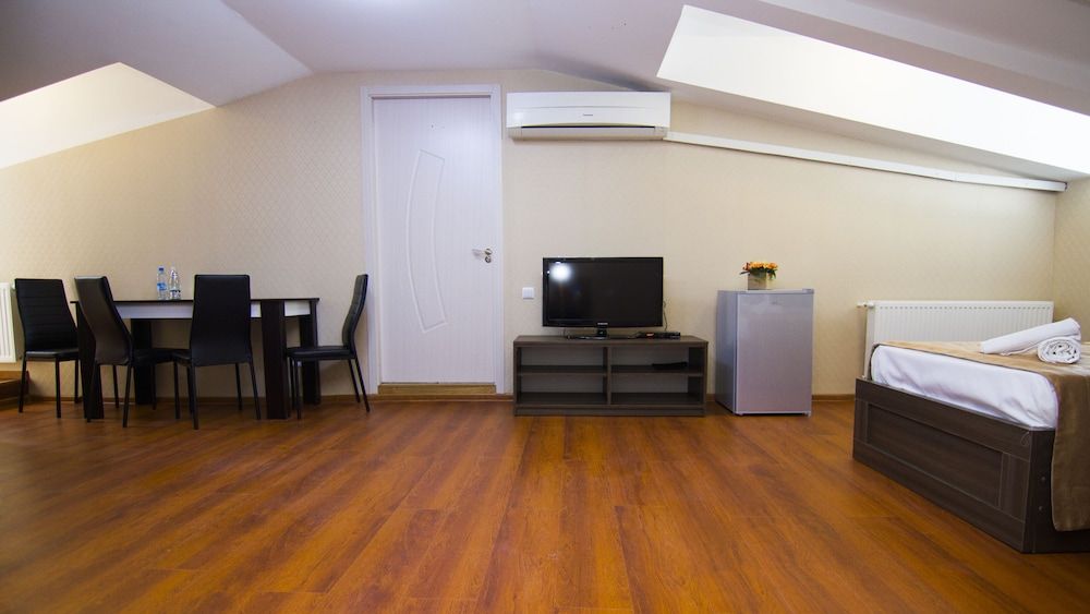 Old Georgia Family Room