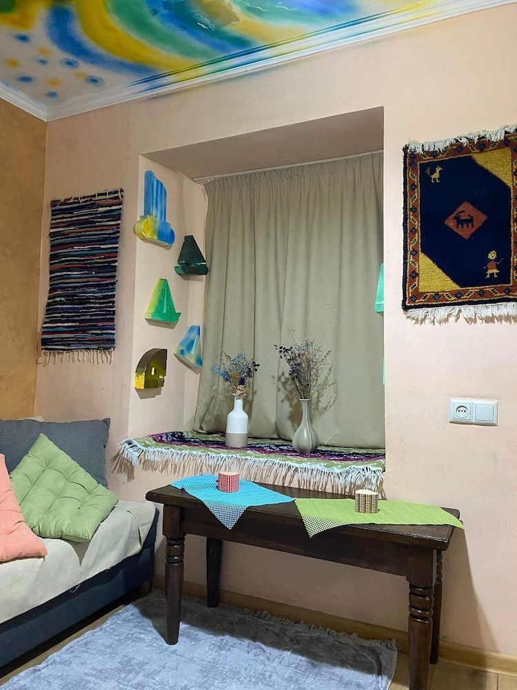 undefined Guest house in mtawminda 6