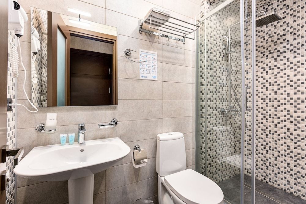 Kope Palace Standard Room, 2 Twin Beds 5