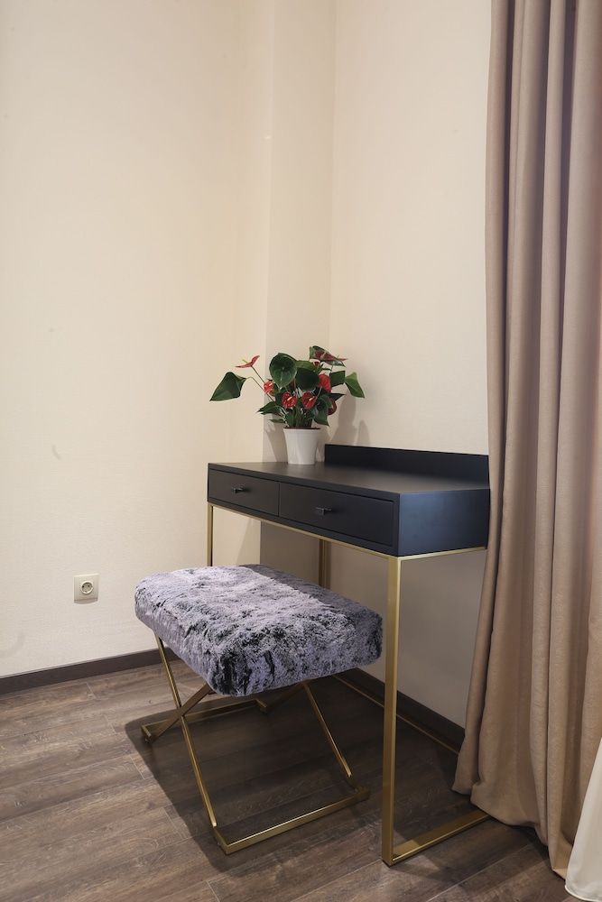 Junior Suite, 1 King Bed, City View