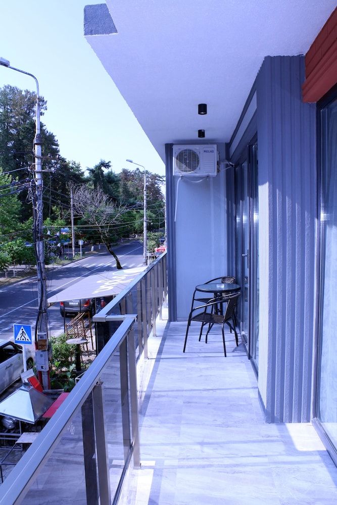 Luxury Apartment, 1 Queen Bed with Sofa bed, Balcony, Partial Sea View