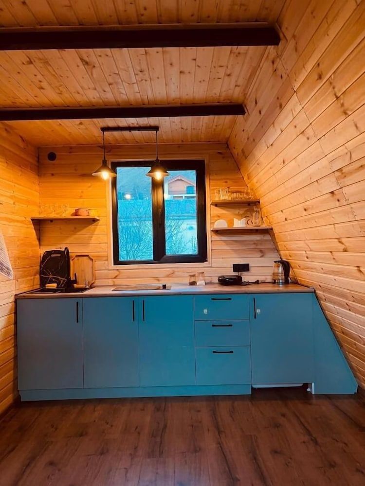 PYRAMID KAZBEGI Quadruple Room 8