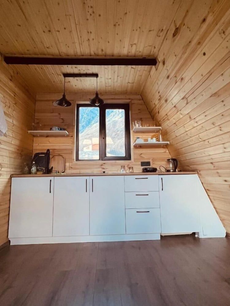 PYRAMID KAZBEGI Quadruple Room 9