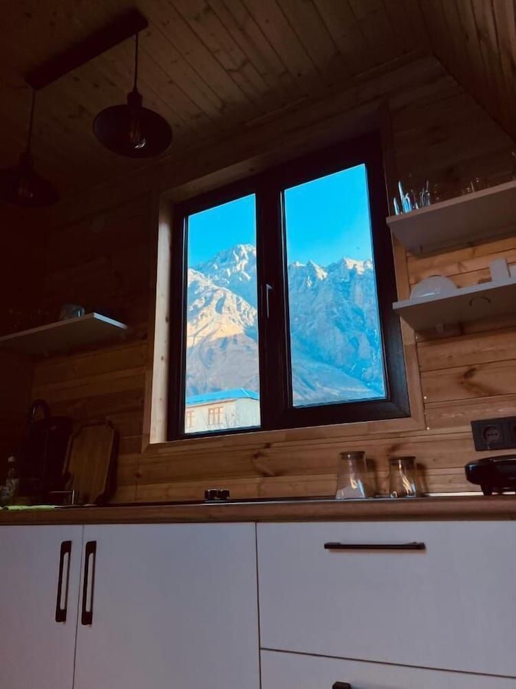 PYRAMID KAZBEGI Quadruple Room 7