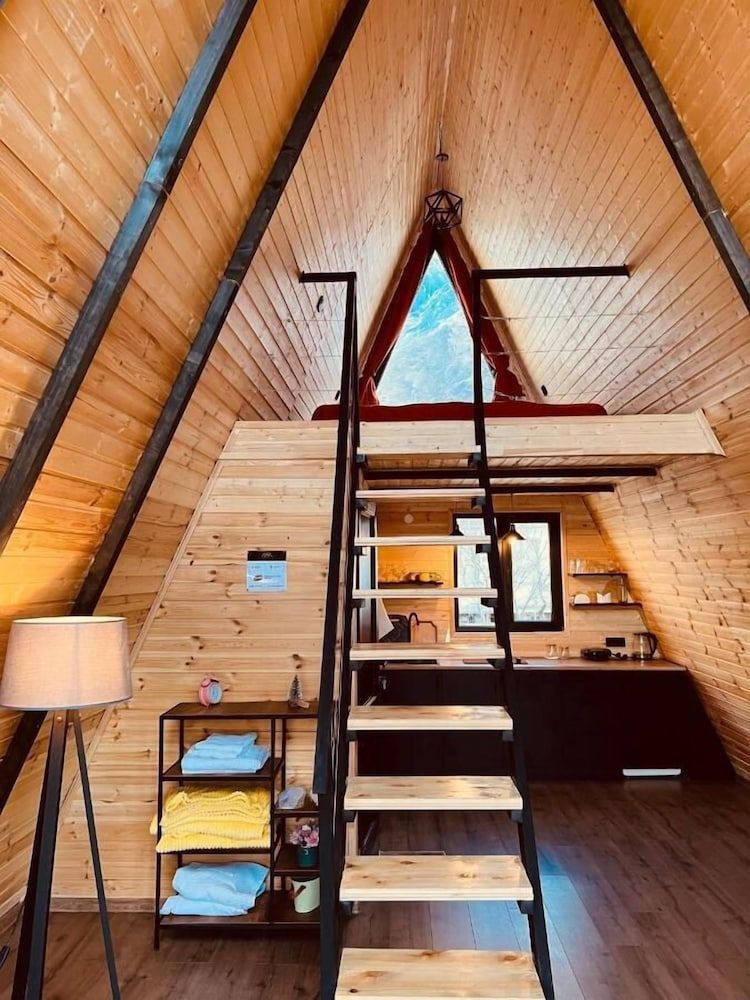 PYRAMID KAZBEGI Quadruple Room 10