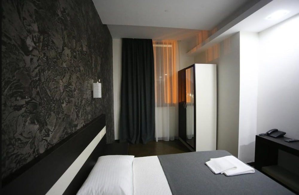 West Tower Hotel Standard Double Room 4