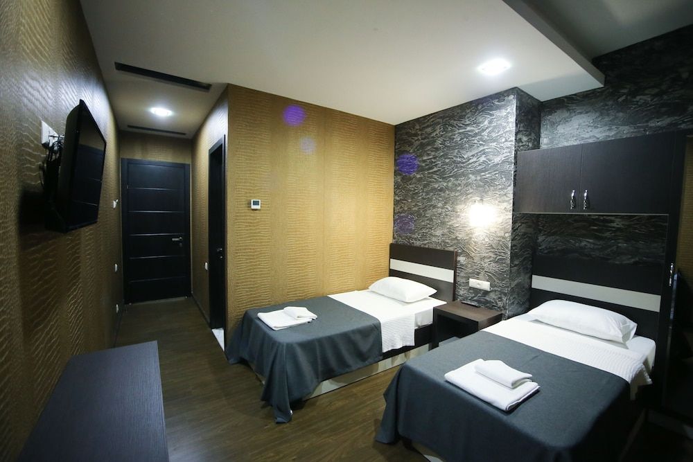 West Tower Hotel Standard Twin Room 3