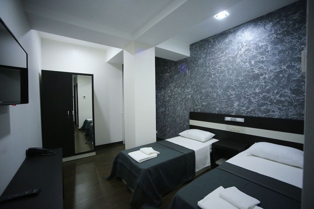 West Tower Hotel Standard Twin Room 4