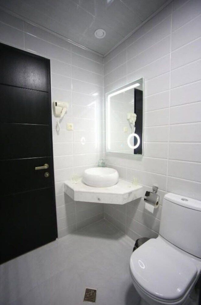 West Tower Hotel Standard Double Room 10