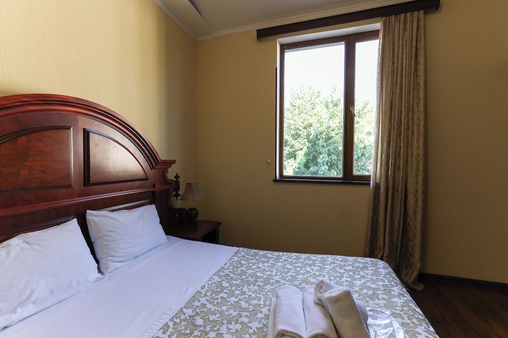 Aeetes Palace Comfort Quadruple Room 4