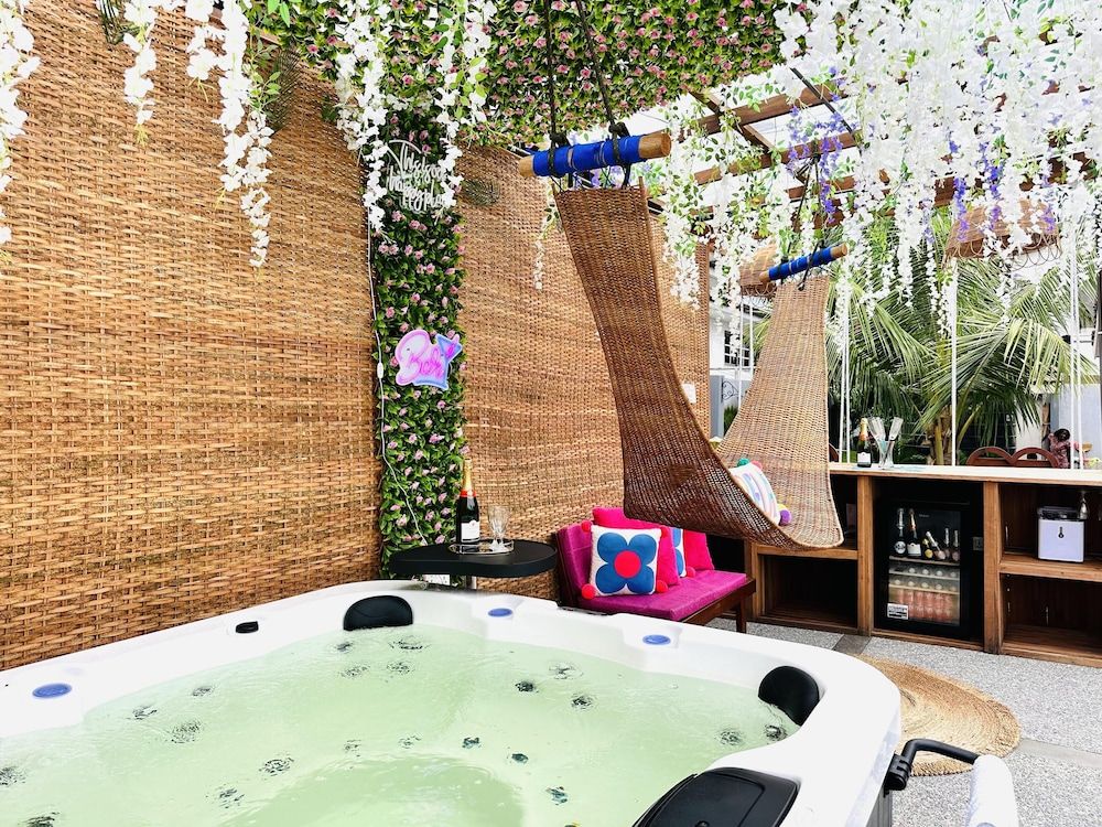 Luxurious Villa With Private Pool, Hot Tub and Bar House 16