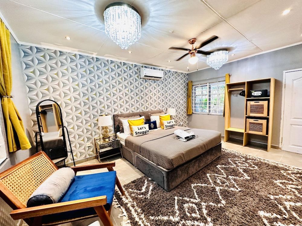 Luxurious Villa With Private Pool, Hot Tub and Bar House 2