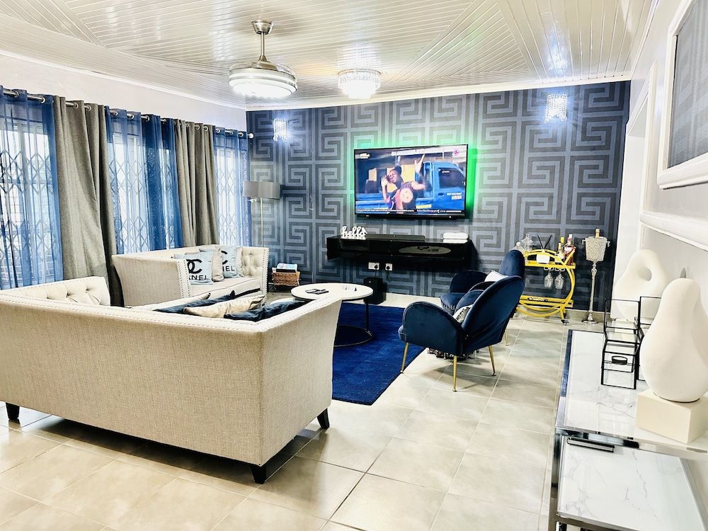 Luxurious Villa With Private Pool, Hot Tub and Bar House 18