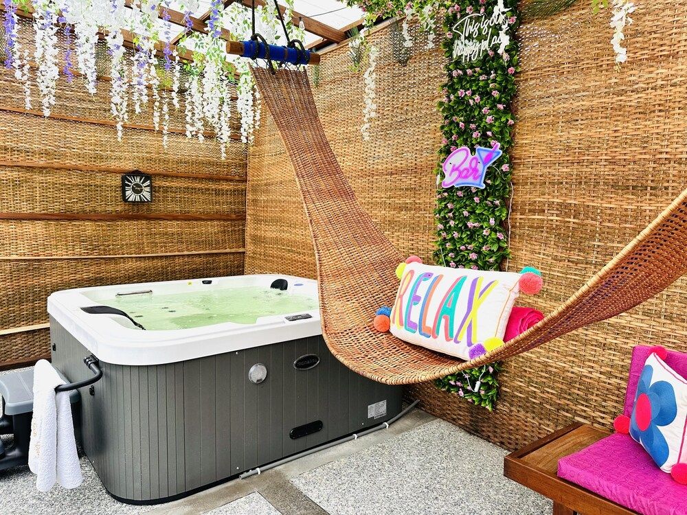 Luxurious Villa With Private Pool, Hot Tub and Bar House 17