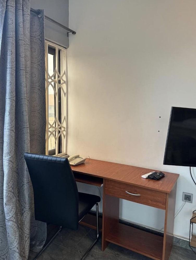 BAFFOUR APARTMENTS Apartment Queen Bed 19