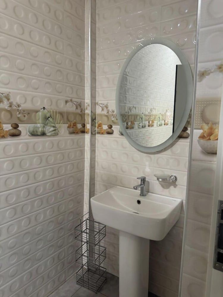 BAFFOUR APARTMENTS Apartment Queen Bed 17