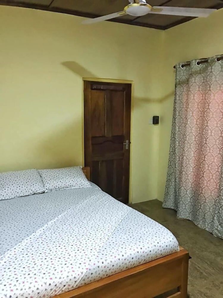 Basic Single Room, 1 Double Bed, Smoking, Garden View