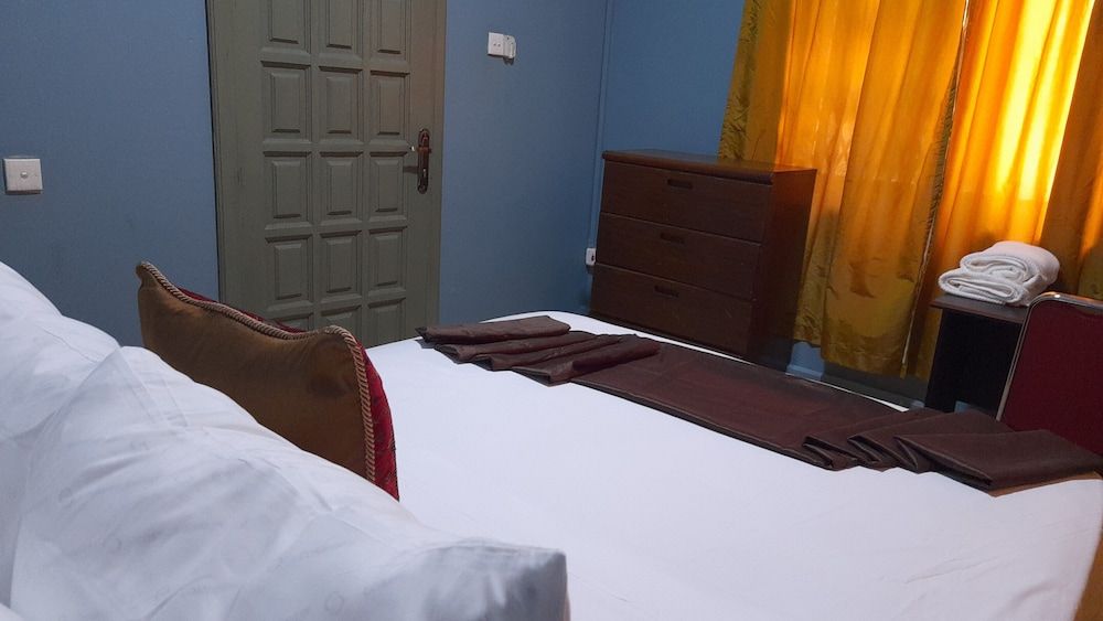 Economy Chalet, 2 Queen Beds, Smoking, Courtyard Area