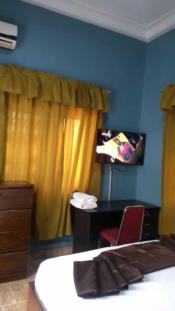 Economy Chalet, 2 Queen Beds, Smoking, Courtyard Area