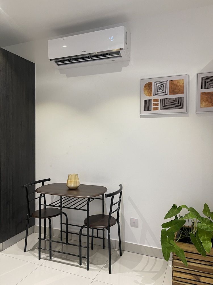 Unique Homes by Lennox Executive Studio, 1 Queen Bed 86