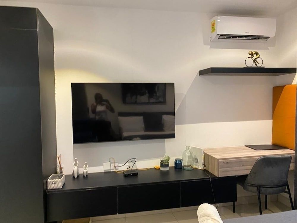 Unique Homes by Lennox Executive Studio, 1 Queen Bed 72