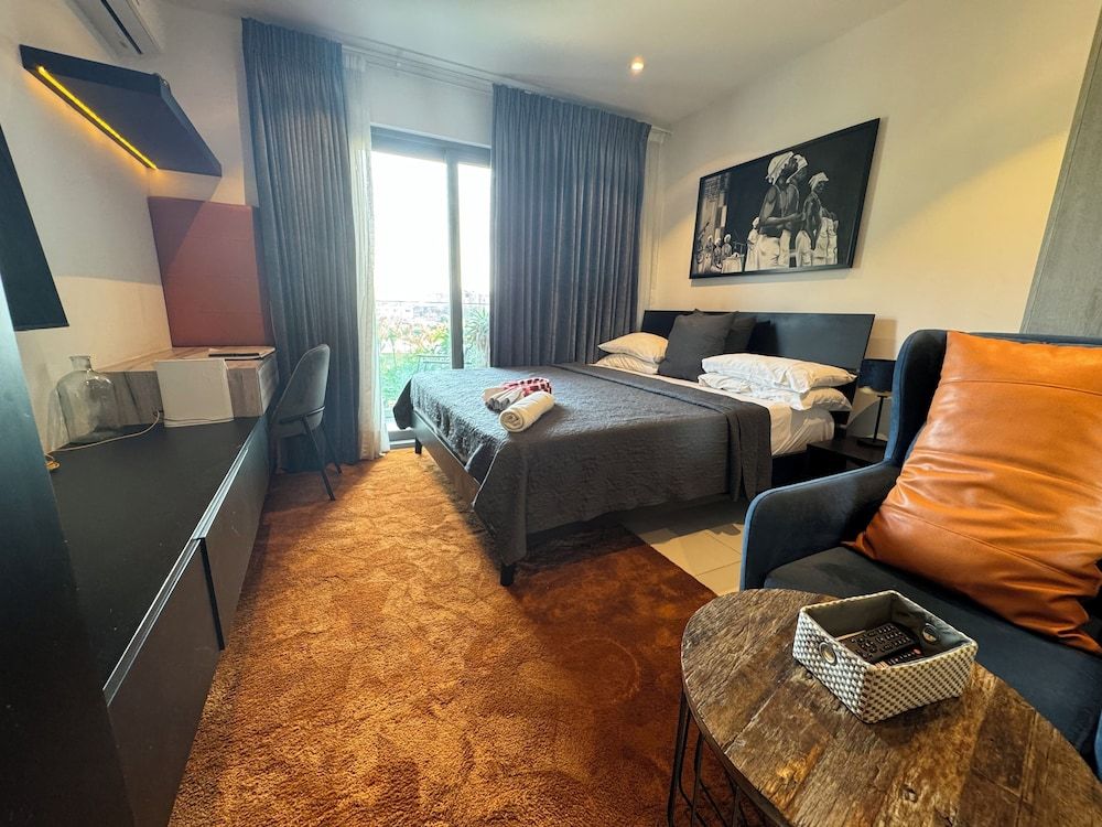 Unique Homes by Lennox Executive Studio, 1 Queen Bed 32