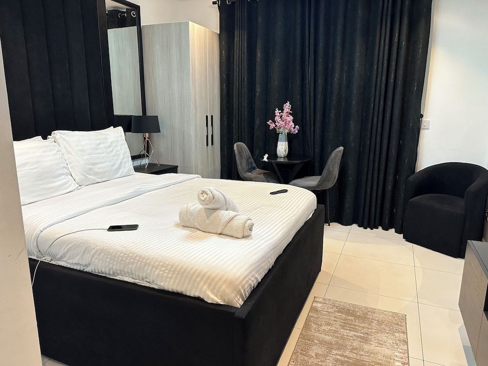 Unique Homes by Lennox Executive Studio, 1 Queen Bed 10