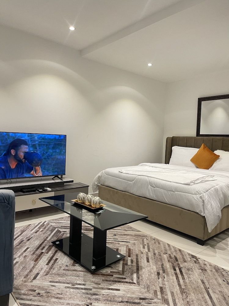 Unique Homes by Lennox Executive Studio, 1 Queen Bed 3