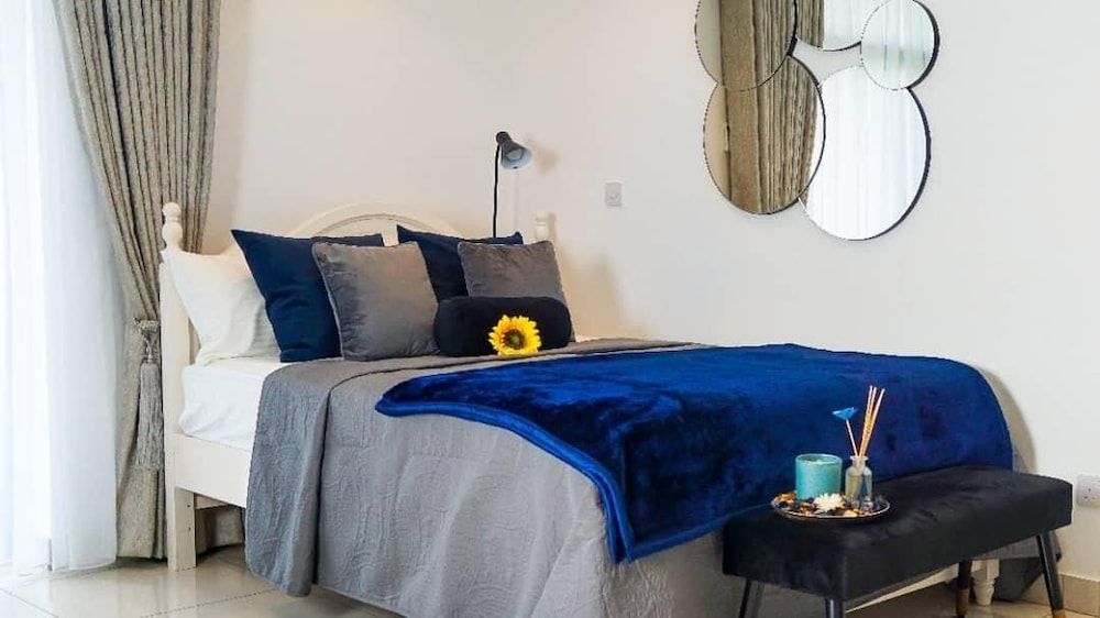 Unique Homes by Embassy Gardens Executive Apartment, 1 Queen Bed, Accessible 3