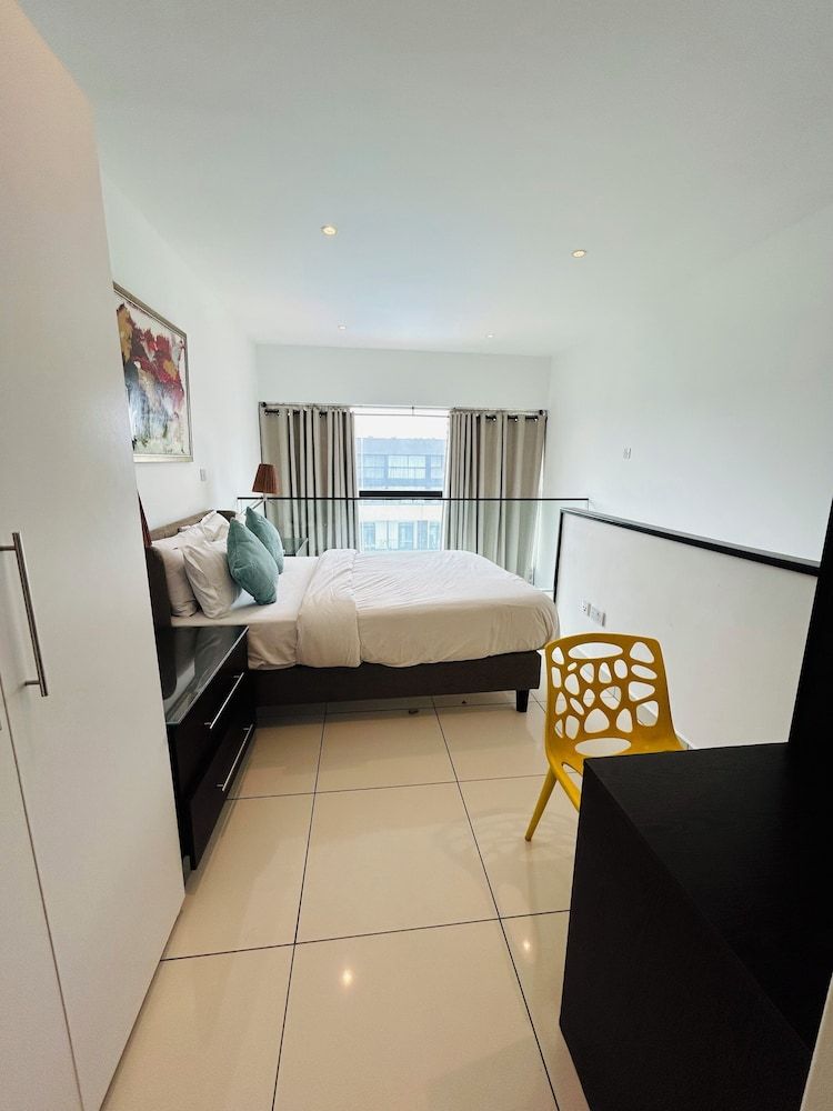 Unique Homes by Embassy Gardens Deluxe Duplex, 1 Bedroom, Pool View 13