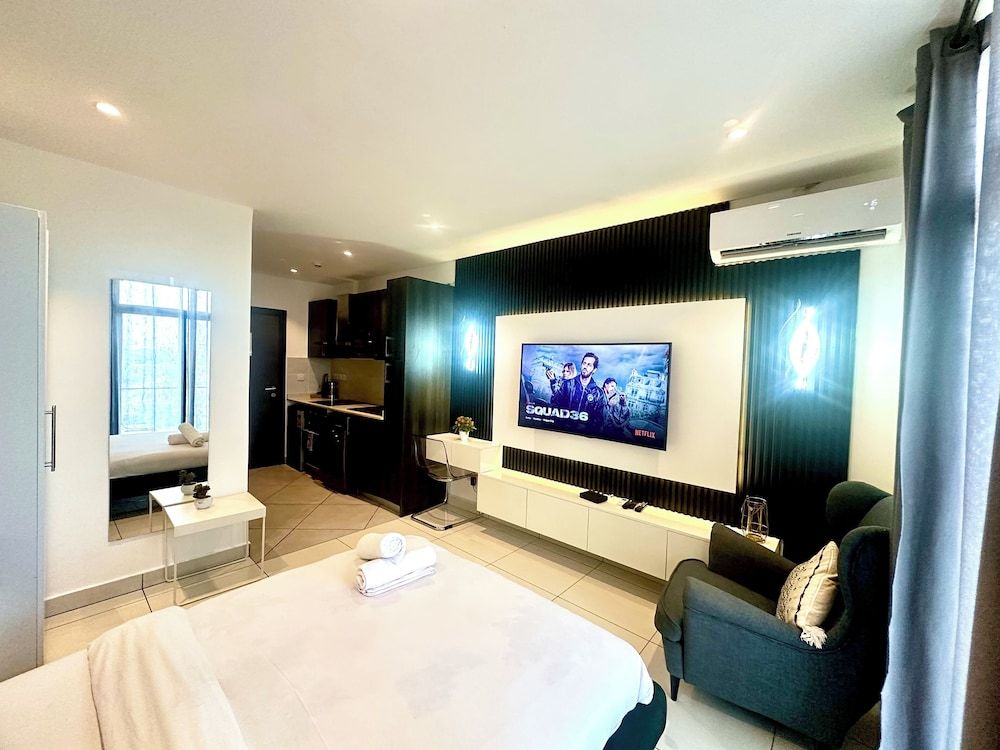 Unique Homes by Embassy Gardens Luxury Studio Suite, Courtyard View 34