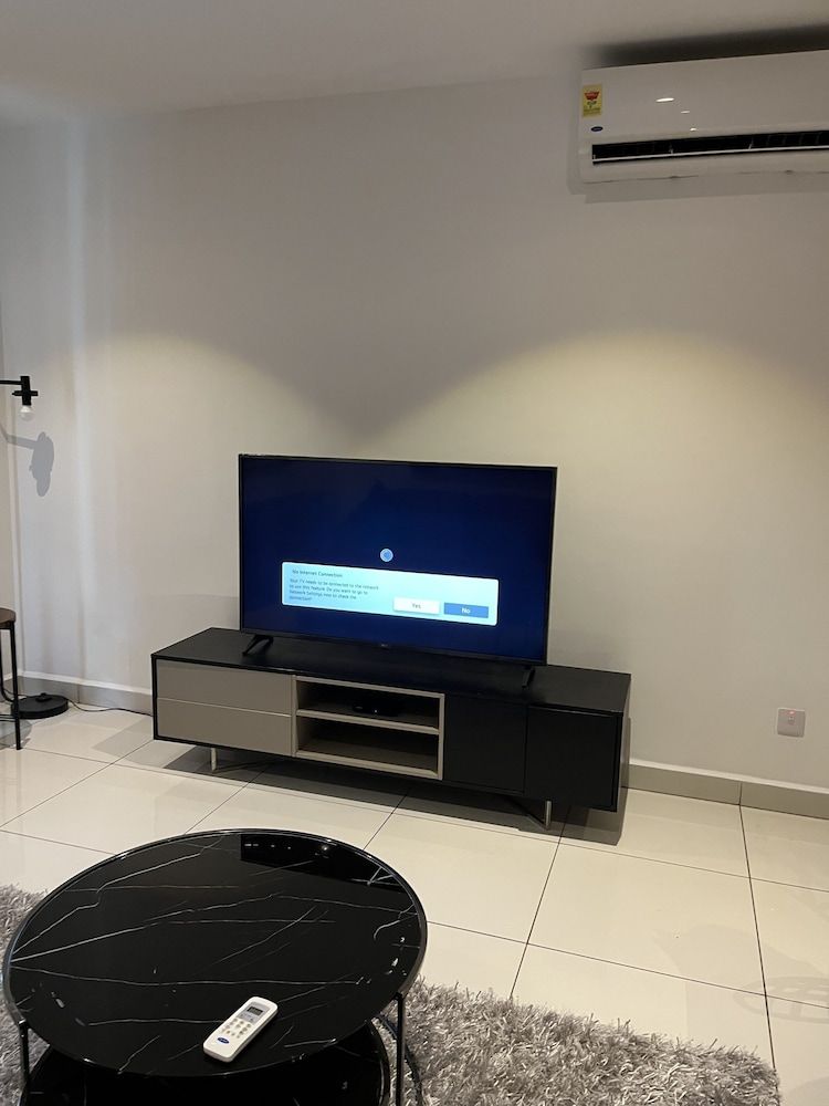 Unique Homes by Embassy Gardens Deluxe Duplex, 1 Bedroom, Pool View 35