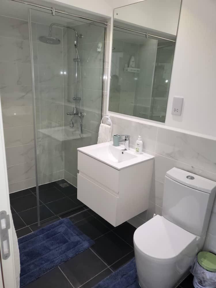 Unique Homes by Embassy Gardens Executive Apartment, 1 Queen Bed, Accessible 20