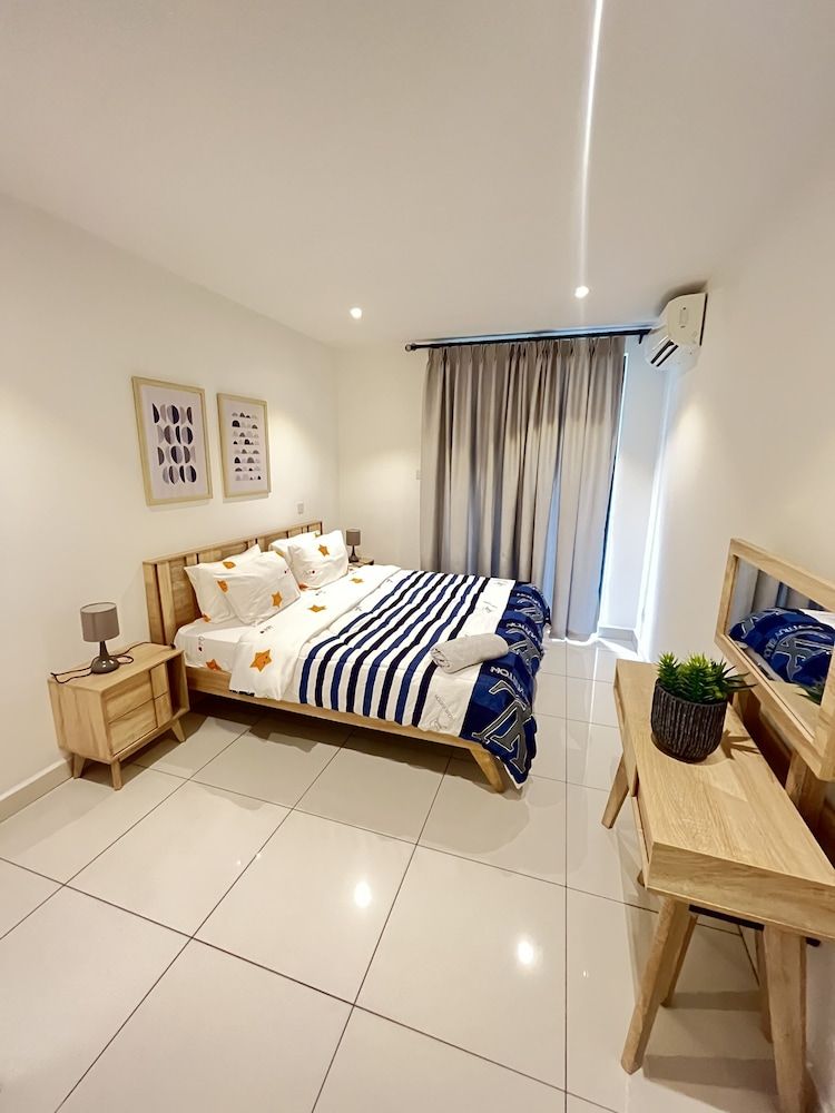 Unique Homes by Embassy Gardens Deluxe Duplex, 1 Bedroom, Pool View 2